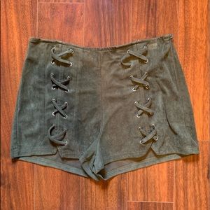 ARMY GREEN SHORTS SIZE L BARELY WORN SOPHIE&KATE